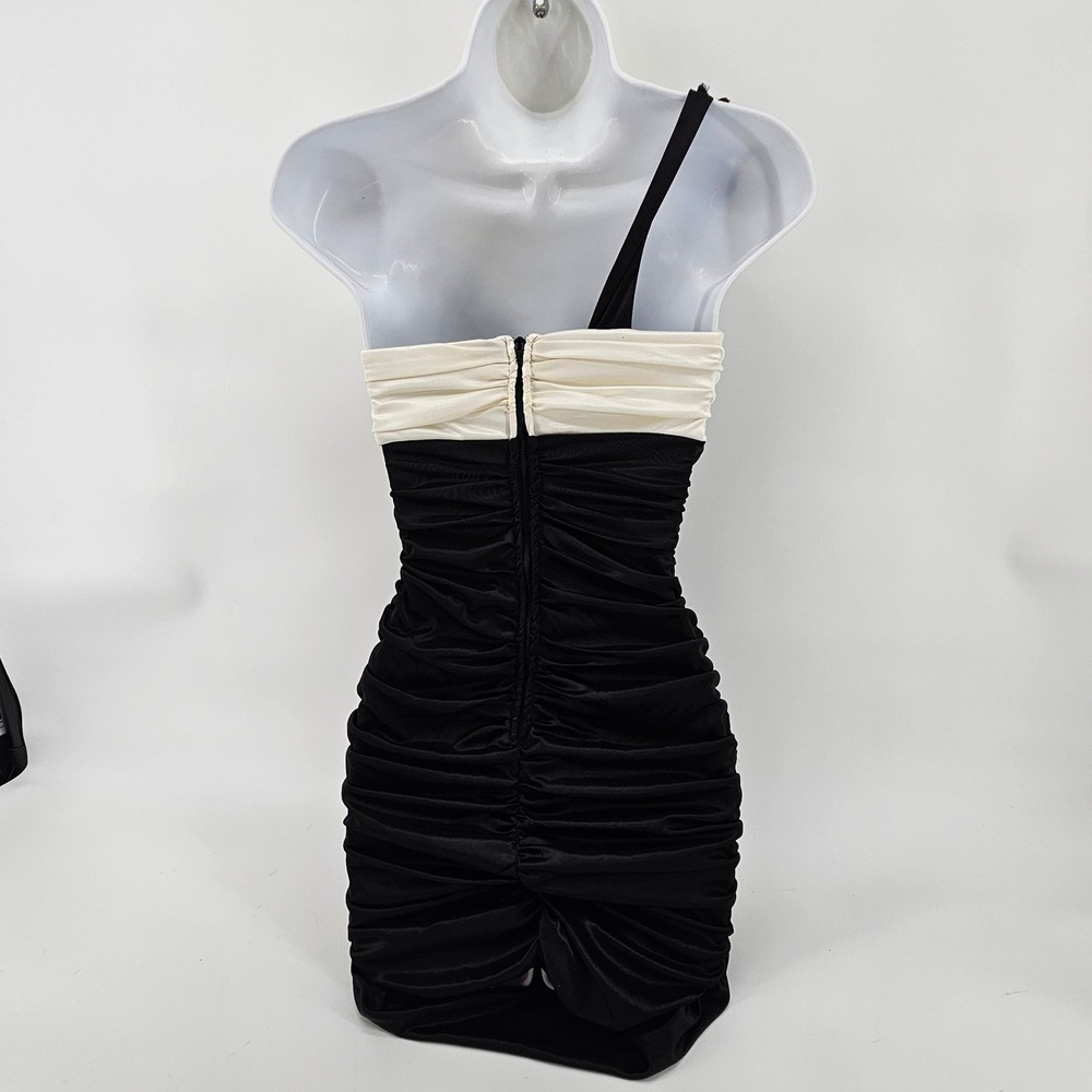 Black & Ivory One Shoulder Ruched Formal Party Dress Size 1‎ Mardi Gras Prom - Picture 3 of 10
